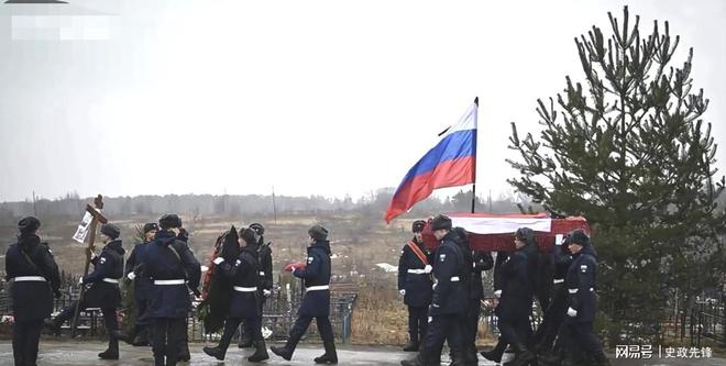 滚球-毁天灭地！乌对俄发起惊天一击从战略轰炸机到核潜艇基地(图1)