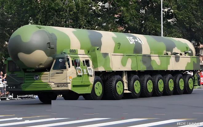 滚球-毁天灭地！乌对俄发起惊天一击从战略轰炸机到核潜艇基地(图7)